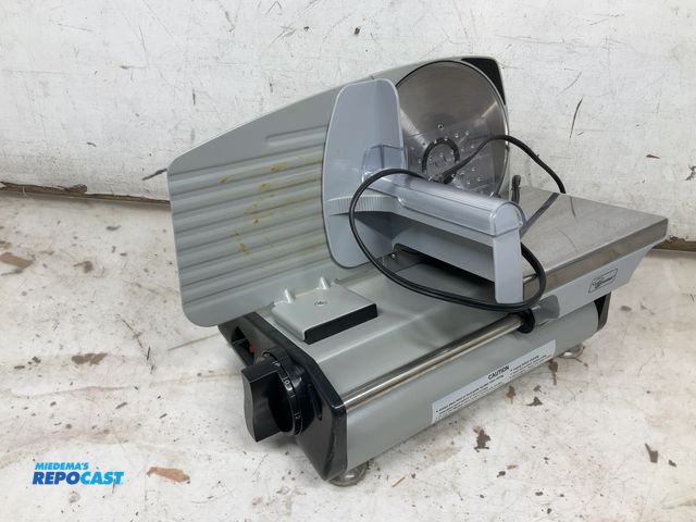 Lot 2-64238 - Savoureux Deli meat slicer