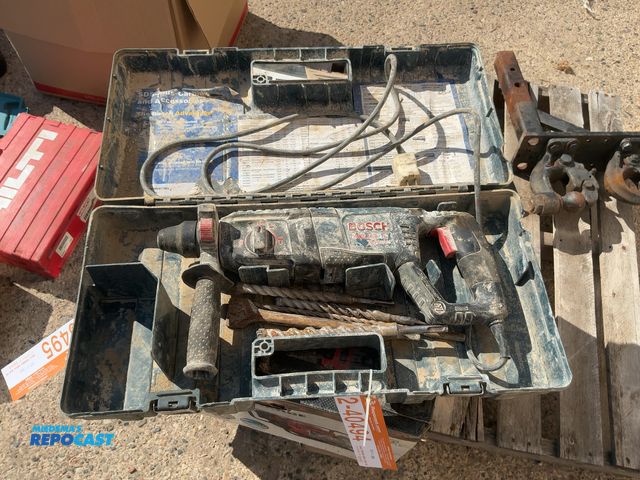 Lot 2-40494 - Bosch Bulldog Xtreme 11255VSR Hammer Drill, SDS-plus, comes with a few used bits and case, Works