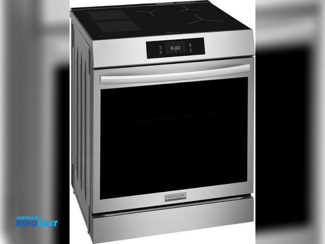 Lot 2-92299 - Scratch & Dent Free Standing Frigidaire GCFI3070BF Range