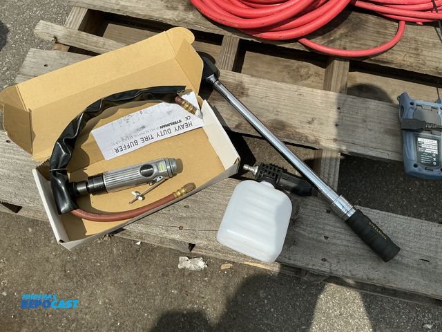 Lot 2-91064 - Steelman low speed heavy duty tire buffer