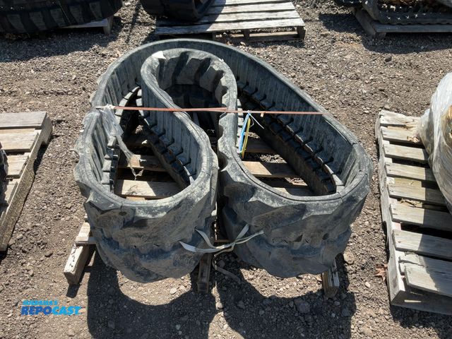 Lot 2-91995 - Lot of (1) Rubber Skid Steer Track 400 x 72.5 x 74 Skid Steer