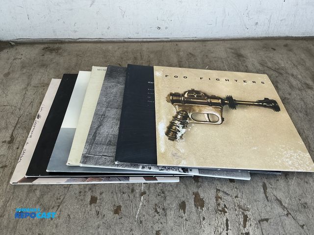 Lot 2-76311 - Lot of assorted records (7) including Foo Fighters, Bethel Music, Lumineers, Mumford and Sons, 21 Pi...