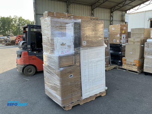 Lot 2-75649 - Skid of assorted bathroom furniture, including: wall cabinets/medicine cabinets, bathroom vanity’s, ...