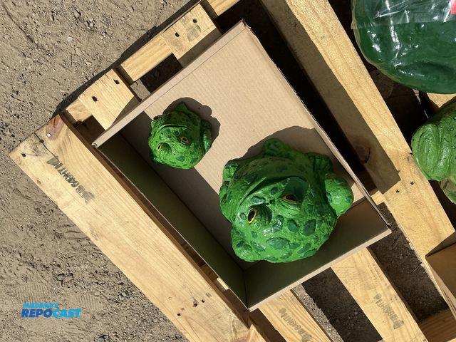 Lot 2-76894 - Mama &amp; Baby cement Frog Yard Art