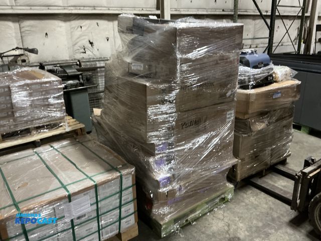 Lot 2-92108 - Skid Lot of Miscellaneous Houseware Items and Equipment, Vanities, Sinks, Linen Cabinets, etc.