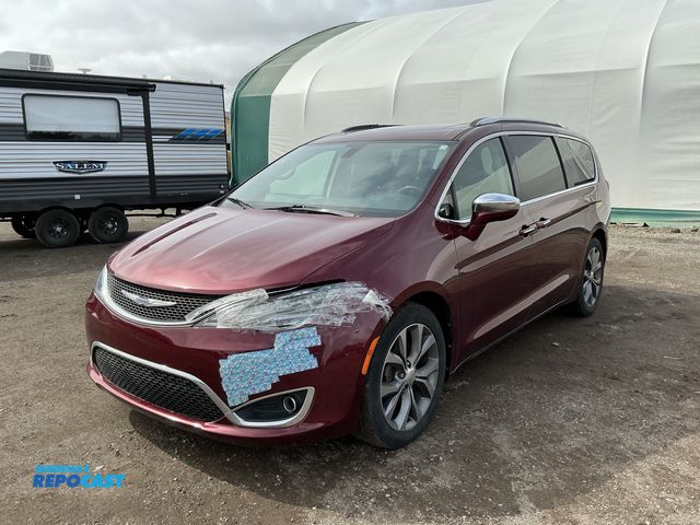 Lot 2-24661 - 2019 Chrysler Pacifica Limited Passenger Van FWD