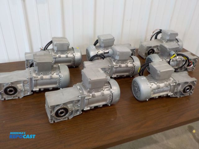 Lot 2-30290 - (8) Traman Korea motor/gear box. Model G500-B45. 1/2 HP motor. 3 Phase power. Hex drive unit.