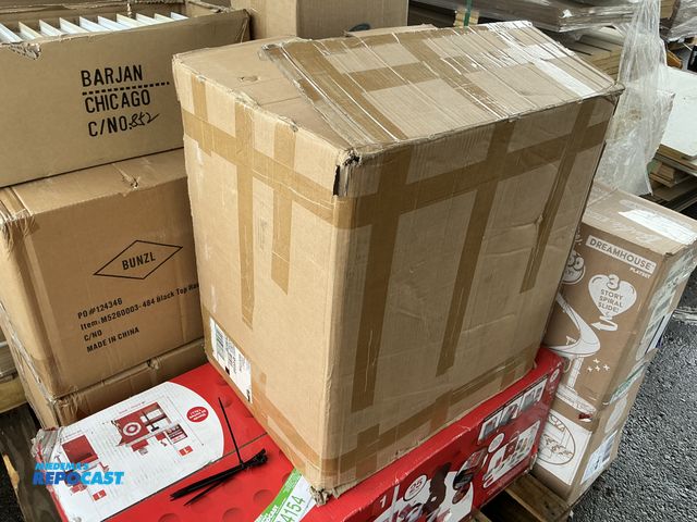 Lot 2-64154 - Lot of light bulbs approximately 48 boxes with 4 in each box model BULB12W4P