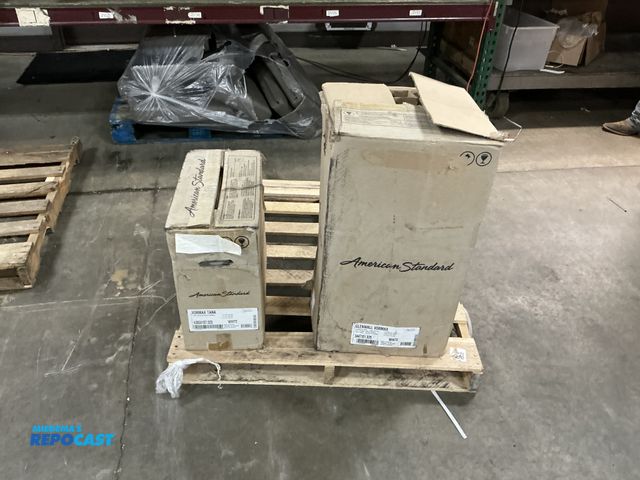 Lot 2-27158 - American Standard new toilet in box