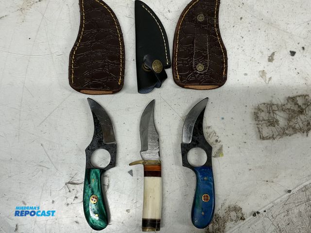 Lot 2-92060 - Lot of (3) 3.5” collectible Damascus knives w/ leather sheathes