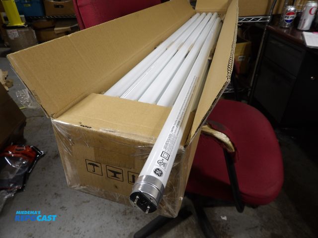 Lot 2-53116 - lot of (20) GE Lamps; LED linear Light Bulbs, 4' lg. 32 watt, 3000k, 70,000 rated life, #48PX94