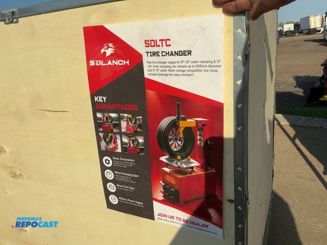 Lot 2-41947 - New SDLANCH SDLTC Tire Changer, 220/380 Volt, 1020mm Max Wheel Diameter, 12-24" Inner and 10-22" Out...