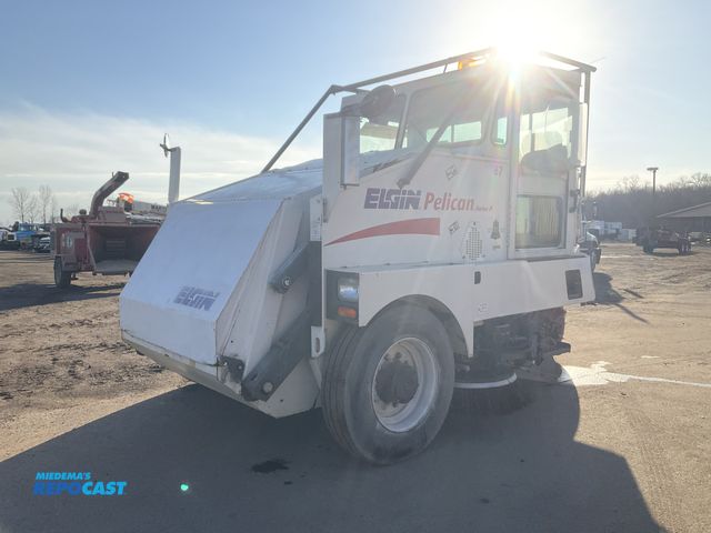 Lot 2-42780 - 2004 Elgin Pelican Series P Sweeper
