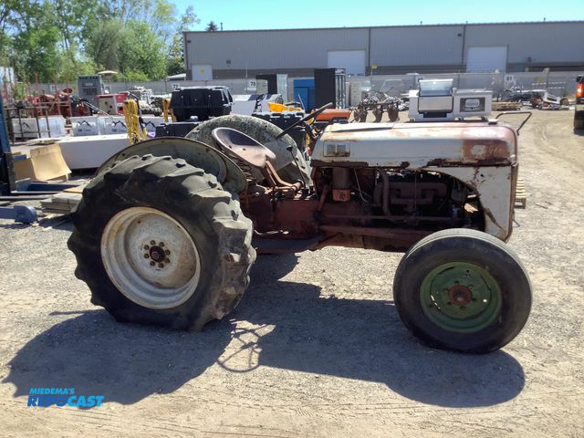 Lot 2-75435 - 1952 ford 8N tractor, has a side distributer motor and a tachometer, hour meter. has been in storage...