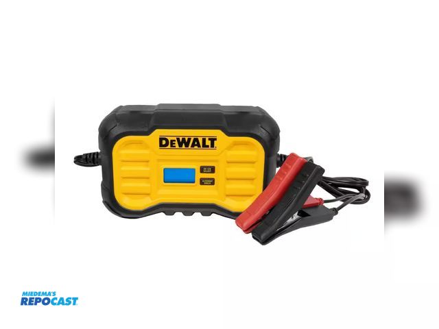 Lot 2-11458 - DeWalt DXAEC10 Battery Charger/Maintainer