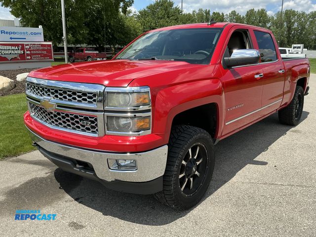 Lot 2-45742 - 2015 Chevrolet Silverado 1500 LTZ Crew Cab Standard Box Pickup Truck 4x4