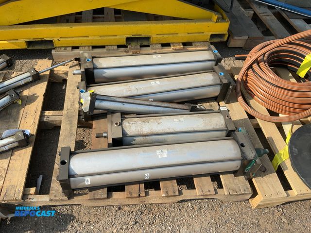 Lot 2-96704 - (5) various sized Bimba TRD hydraulic cylinders