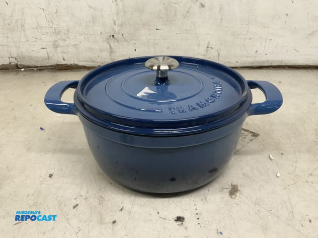 Lot 2-96819 - Tramontina blue ceramic pot with handles and a lid