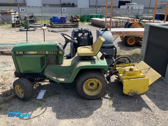 Lot 2-33580 - John Deere 316 Lawn and garden tractor (Product identification number: *M00316X361962*)