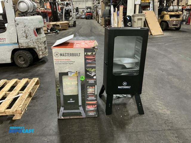 Lot 2-93832 - Master built MB20070421 digital electric smoker