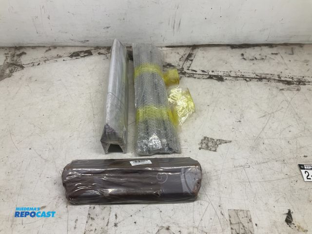 Lot 2-19936 - Set of Cozilar grill flavorings bars, new