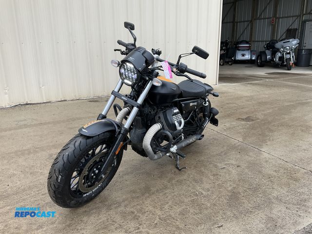 Lot 2-21520 - 2017 Moto Guzzi V9 Bobber Motorcycle