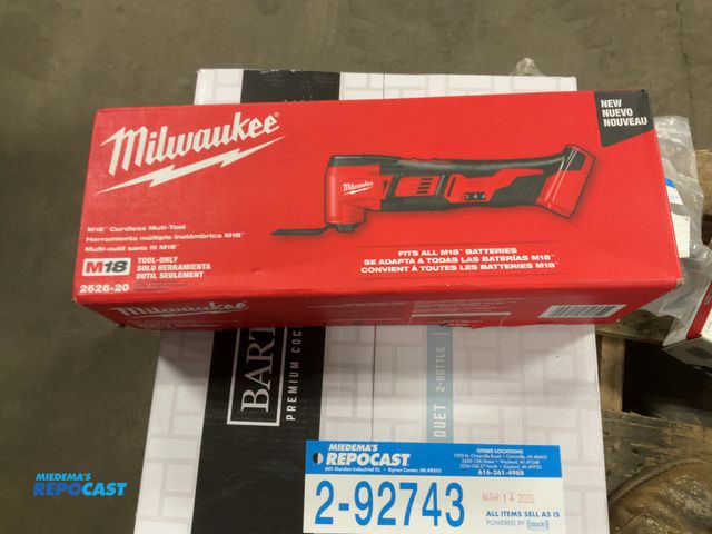 Lot 2-92743 - 1 New Milwaukee 2626-20 M18 cordless multi tool