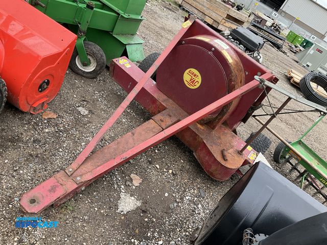 Lot 2-36787 - Heavy duty W.F miller giant vac #2351 with Honda 24.0 v-twin GX670 engine