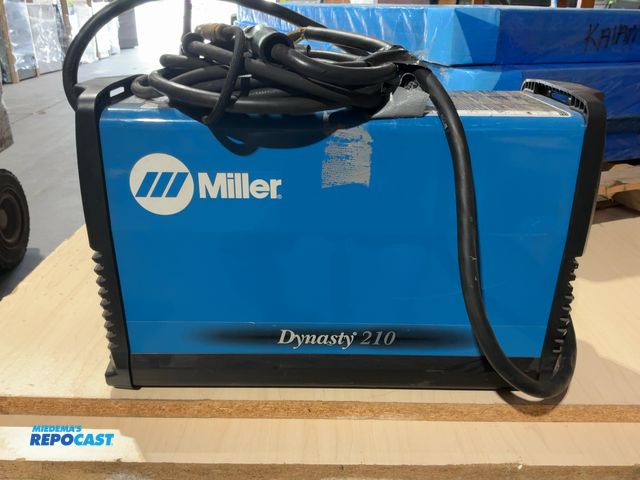 Lot 2-22606 - Miller Dynasty 210-amp AC/DC TIG and Stick welder