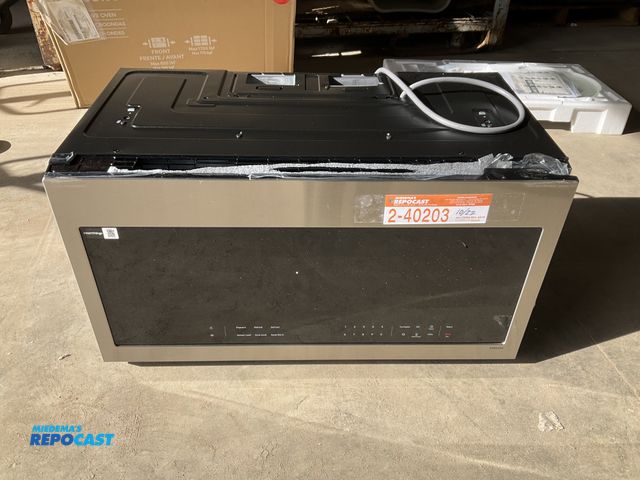 Lot 2-40203 - Scratch & Dent Samsung ME21DG6300SRAA Microwave Oven