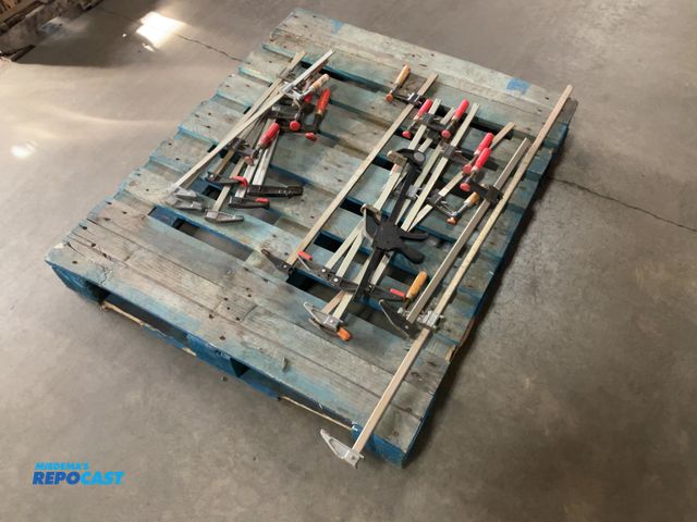 Lot 2-15540 - Lot of miscellaneous size woodworking clamps, various brands