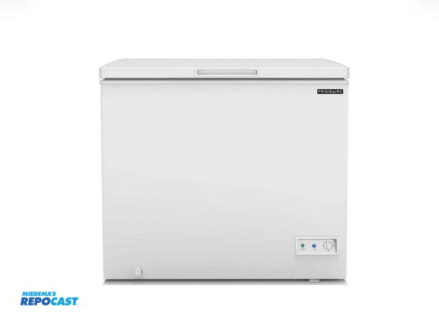 Lot 2-75671 - Frigidaire EFRF7003-6COM Chest Freezer