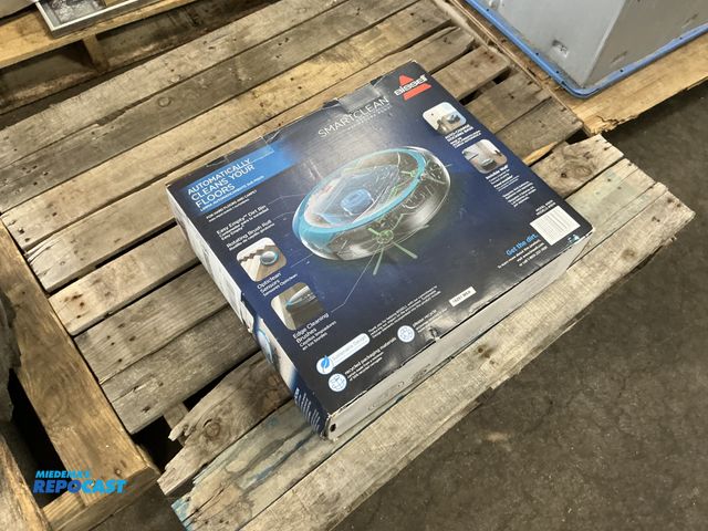 Lot 2-93342 - Bissell smart clean robot vacuum aspiradora robot model #1974.