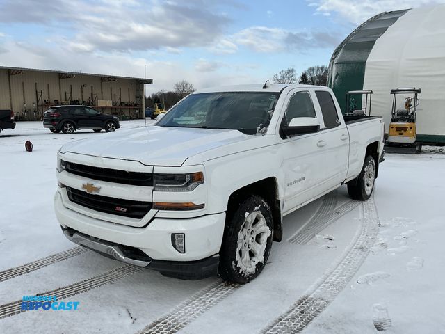 Lot 2-40412 - 2018 Chevrolet Silverado 1500 LT Double Cab Long Box Pickup Truck 4x4