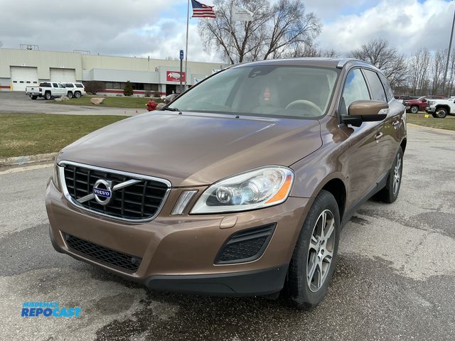 Lot 2-43619 - 2013 Volvo XC60 T6 AWD SUV AWD