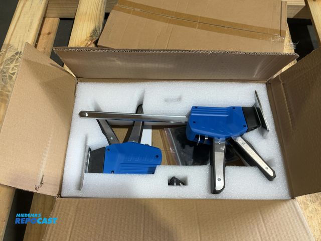 Lot 2-37183 - 2 pack of blue labor saving wrenches