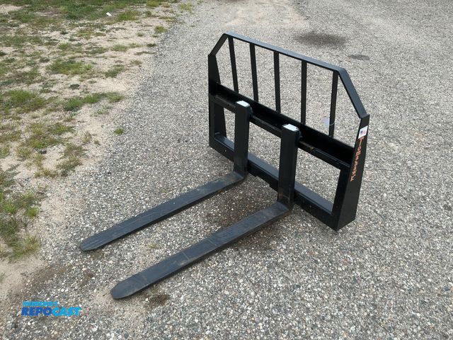 Lot 2-21281 - New Tomahawk 42" Skid Steer Forks, Universal Quick Attach Carriage with (2) 42" Forks, 2,800 lb Max ...