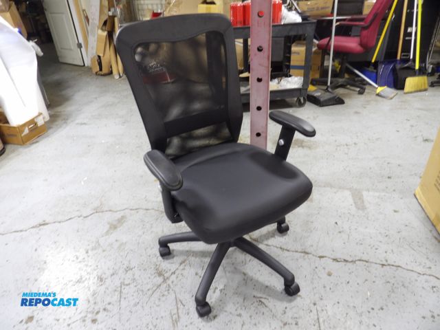 Lot 2-53984 - new office chair leather and nesh material 30"D x 27"W, adjustable height, nylon frame material, 275...