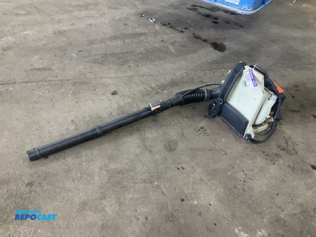 Lot 2-33561 - Stihl BR 320 L backpack blower for parts or repair, pulls over hard, needs work, Non-Running