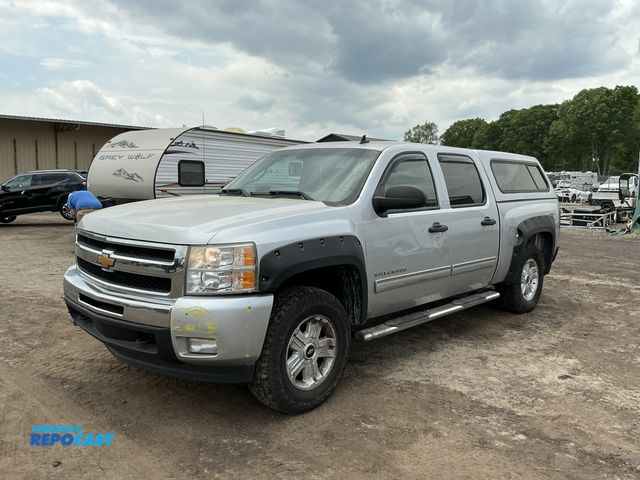 Lot 2-40022 - 2011 Chevrolet Silverado 1500 LT Crew Cab 4WD Crew Cab Standard Box Pickup Truck 4x4