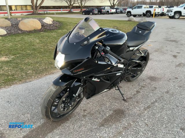 Lot 2-43346 - 2023 Suzuki GSX-R1000 Sport Bike