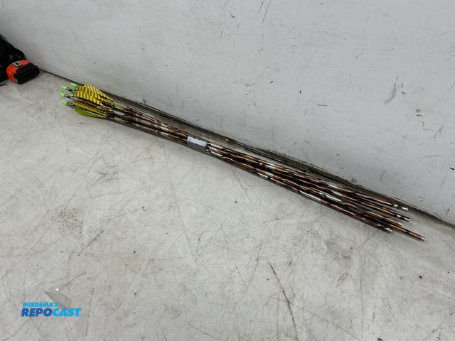 Lot 2-62401 - Arrows Aluminum Package No. 1-Easton Superlite X78 aluminum alloy arrow shafts, ten arrows (10) with...