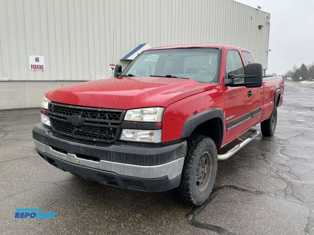 Lot 2-95186 - 2006 Chevrolet Silverado 2500 LT Extended Cab Long Box Pickup Truck 4x4