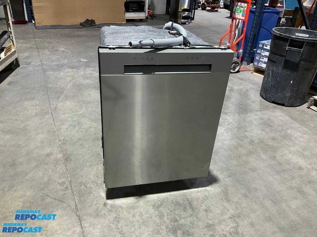 Lot 2-40492 - Scratch & Dent LG LDFC2423V Front Control Built-In Stainless Steel Tub Dishwasher with SenseClean an...