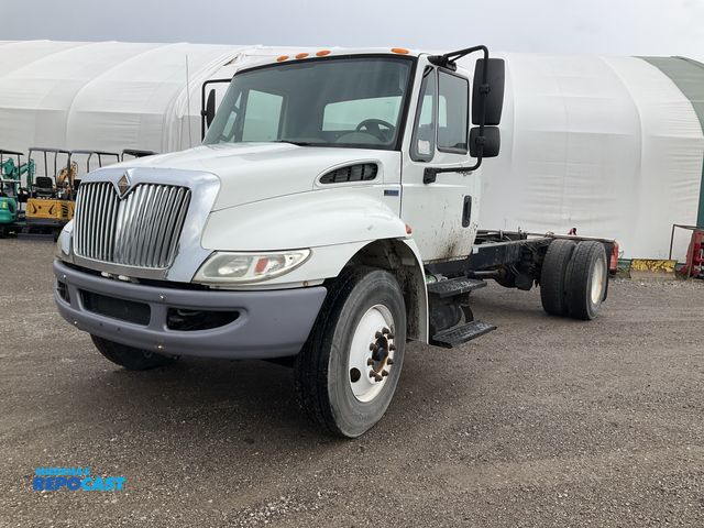 Lot 2-61393 - 2012 International DuraStar 4300 Day Cab Chassis