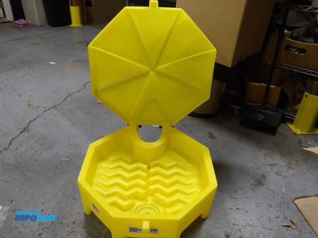 Lot 2-53215 - New Curb Ramp Apron End, 29-5/8 in usable width, 1/4" material Thick, Curb Ramp, Raised, Alumınum, y...