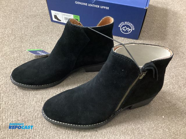 Lot 2-67351 - New White Mountain Ladies Ankle Boots. Leather uppers. Size 7 Black