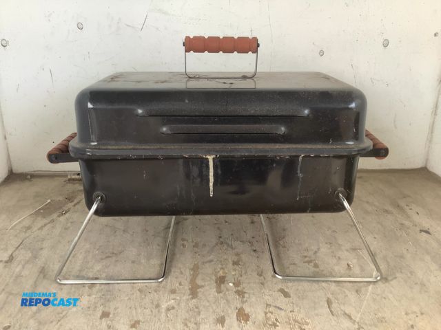 Lot 2-94864 - 'Sunbeam Patio Master' Portable Gas Grill