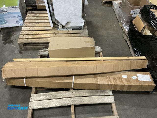 Lot 2-18831 - Lot with construction material and supplies - appears to be wooden trim