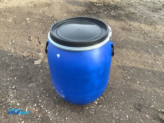 Lot 2-19304 - 1 25 gallon blue plastic barrels with removable lid and locking rings, clean inside, contained a foo...